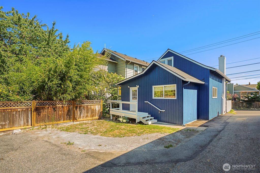 332 NE 50th Street, Seattle, WA 98105