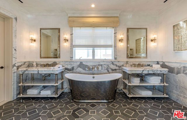 127 Hollister Avenue, Santa Monica, CA 90405