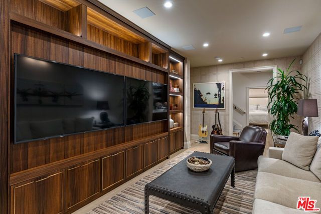 127 Hollister Avenue, Santa Monica, CA 90405