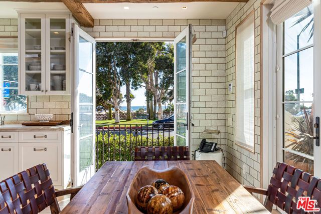 127 Hollister Avenue, Santa Monica, CA 90405
