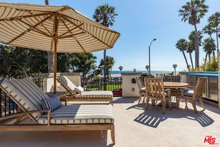 127 Hollister Avenue, Santa Monica, CA 90405