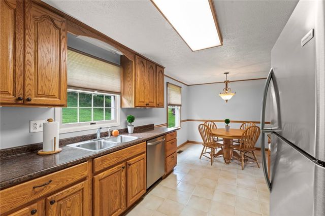 140 Deer Drive, South Strabane, PA 15301