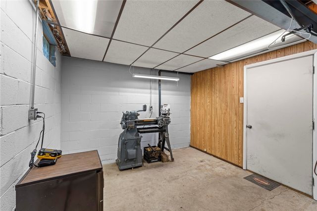 140 Deer Drive, South Strabane, PA 15301