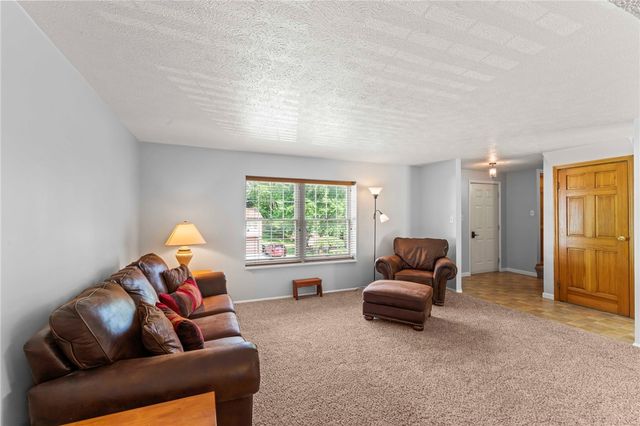 140 Deer Drive, South Strabane, PA 15301