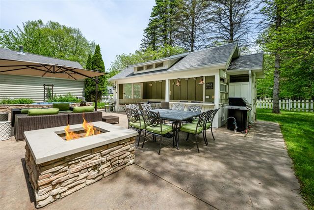 6482 Sweetbriar Court, Sawyer, MI 49125