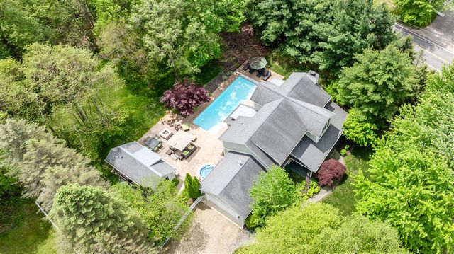 6482 Sweetbriar Court, Sawyer, MI 49125