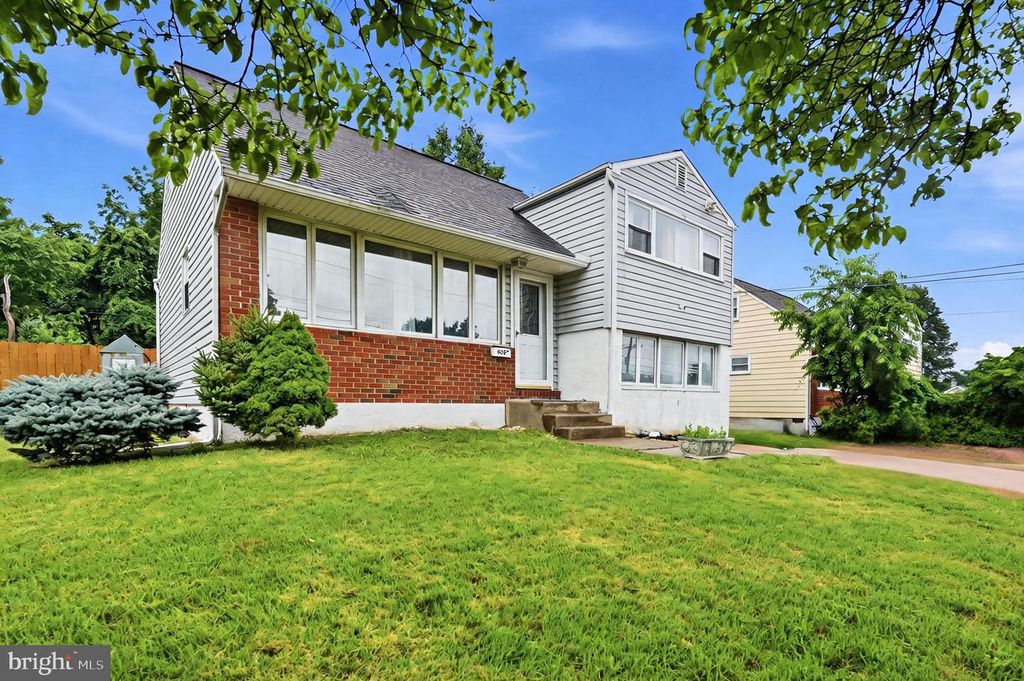 635 W COUNTY LINE RD, Hatboro, PA 19040