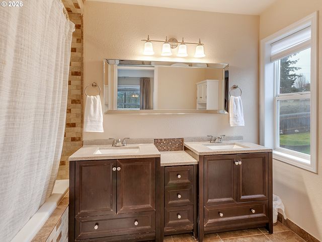 15869 Sw HAWK Ct, Sherwood, OR 97140