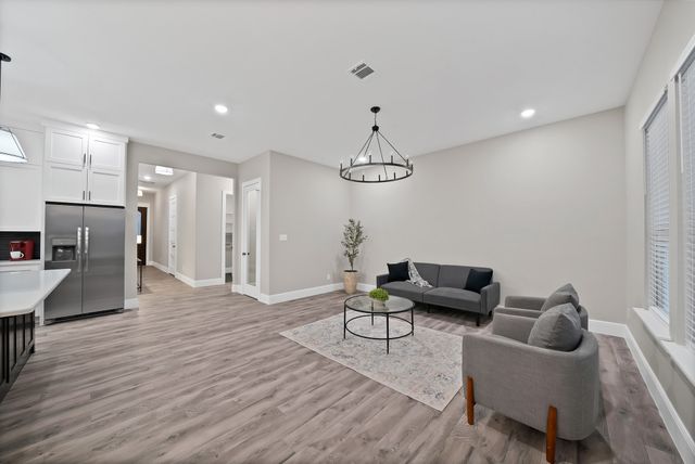 2922 Pearl Avenue, Fort Worth, TX 76106