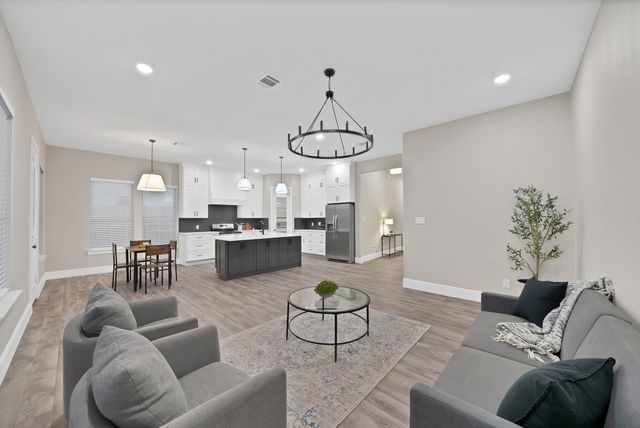 2922 Pearl Avenue, Fort Worth, TX 76106