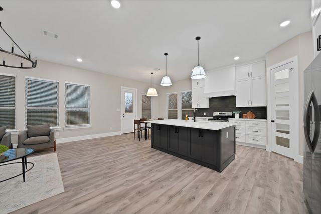 2922 Pearl Avenue, Fort Worth, TX 76106