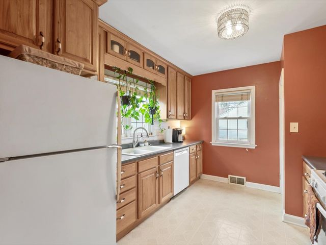 2334 Elm Street, Davenport, IA 52803