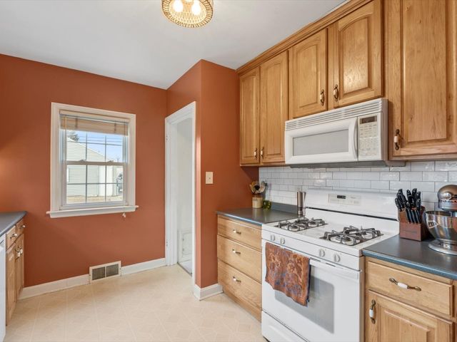 2334 Elm Street, Davenport, IA 52803