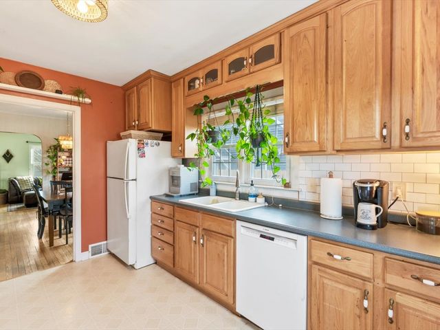 2334 Elm Street, Davenport, IA 52803