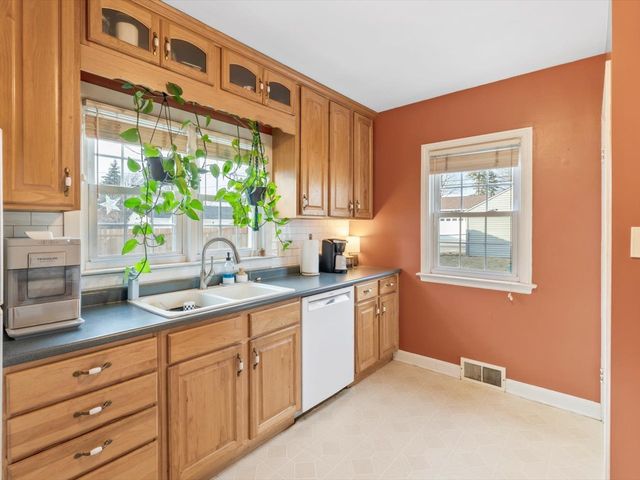 2334 Elm Street, Davenport, IA 52803