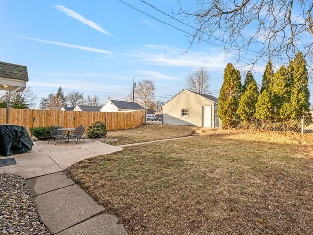 2334 Elm Street, Davenport, IA 52803