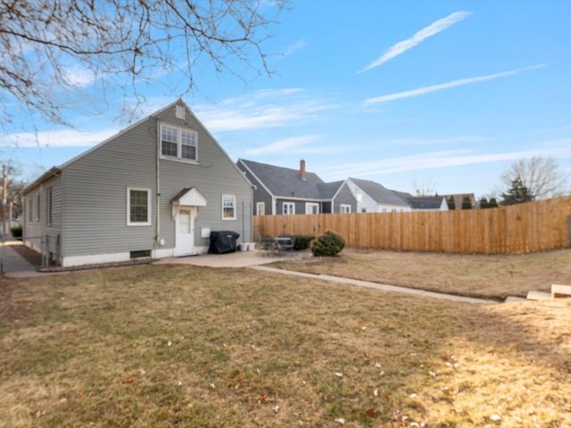 2334 Elm Street, Davenport, IA 52803