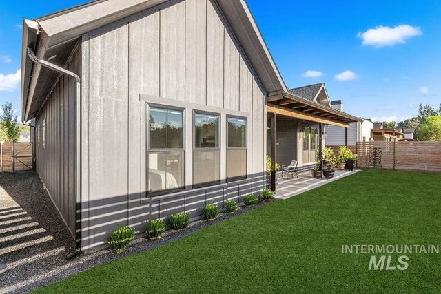 115 S Steel Farm, Eagle, ID 83616