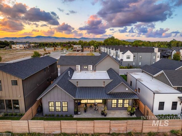 115 S Steel Farm, Eagle, ID 83616