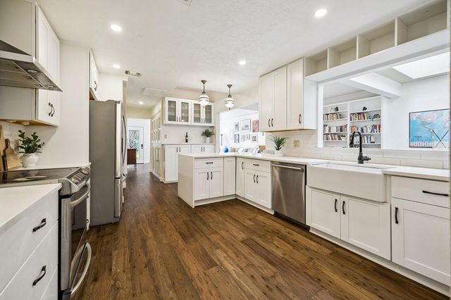 2832 Bellefontaine Street, Houston, TX 77025