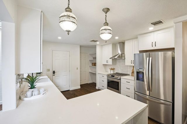2832 Bellefontaine Street, Houston, TX 77025
