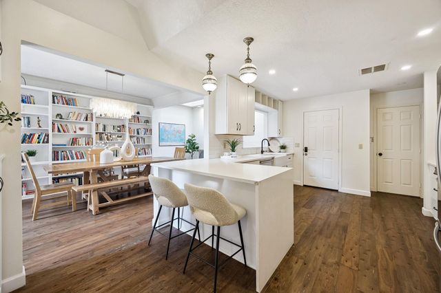 2832 Bellefontaine Street, Houston, TX 77025