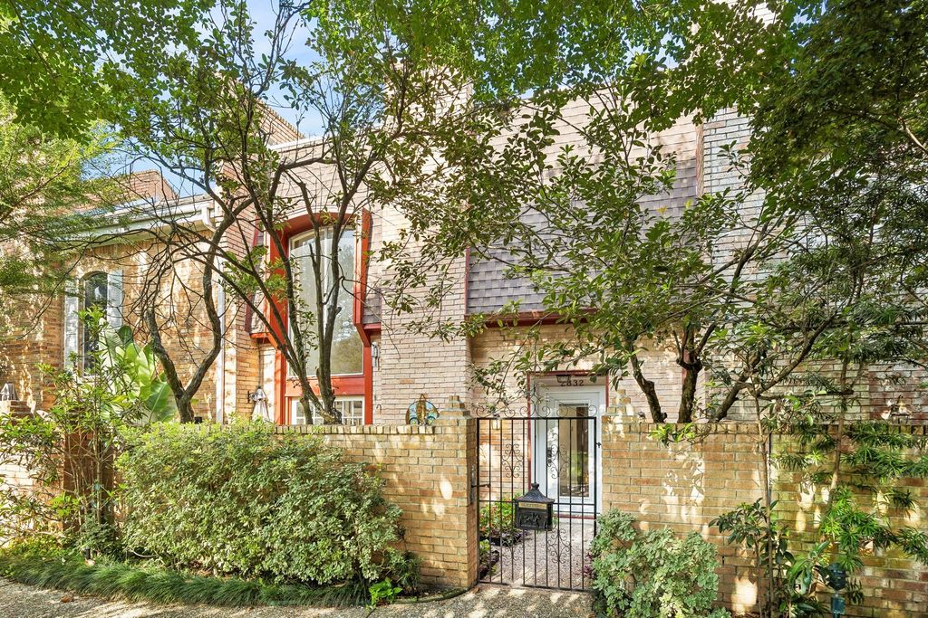 2832 Bellefontaine Street, Houston, TX 77025