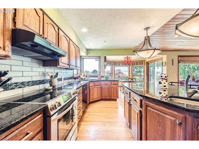 17236 Nw LUCY REEDER Rd, Portland, OR 97231