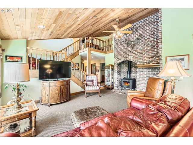 17236 Nw LUCY REEDER Rd, Portland, OR 97231