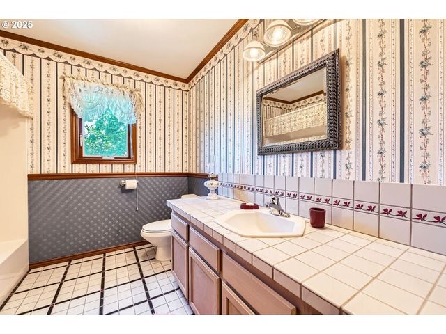 17236 Nw LUCY REEDER Rd, Portland, OR 97231