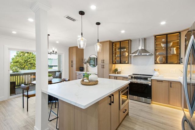 2772 Tice Creek Dr 4, Walnut Creek, CA 94595