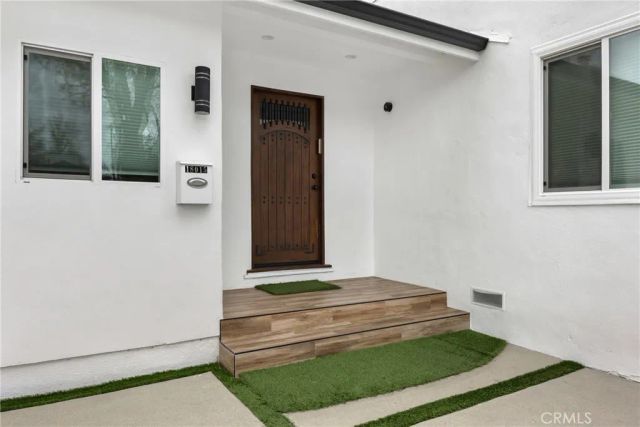 18015 Collins, Encino, CA 91316