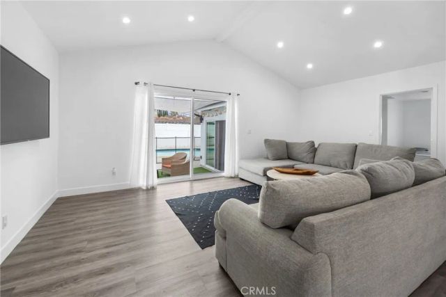 18015 Collins, Encino, CA 91316