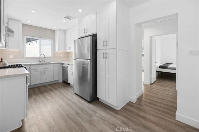 18015 Collins, Encino, CA 91316