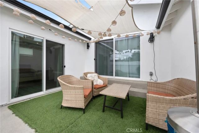 18015 Collins, Encino, CA 91316