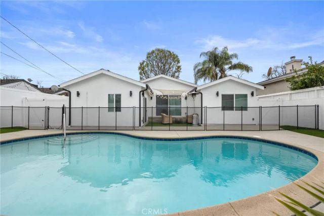 18015 Collins, Encino, CA 91316