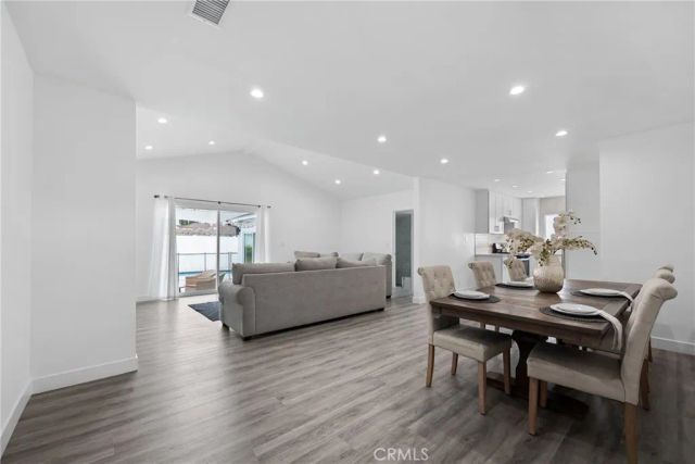 18015 Collins, Encino, CA 91316