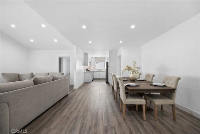 18015 Collins, Encino, CA 91316