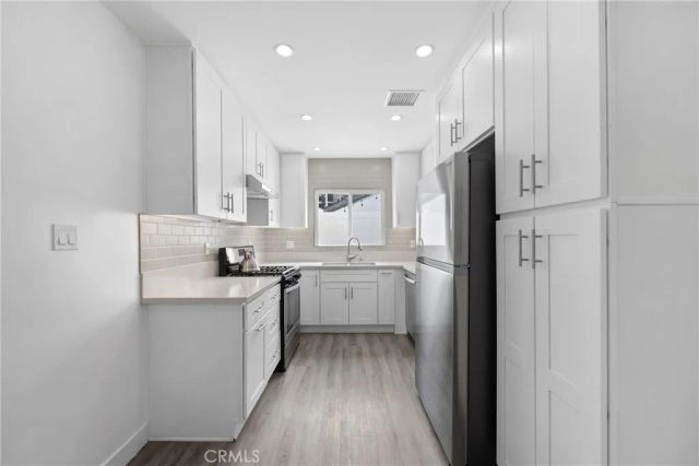 18015 Collins, Encino, CA 91316