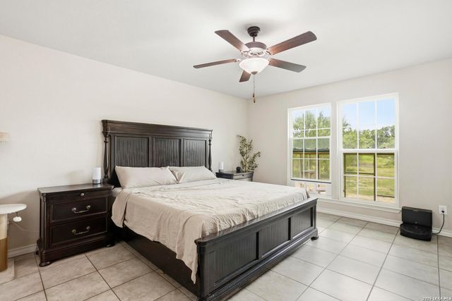 866 SEA WILLOW DR, Marion, TX 78124
