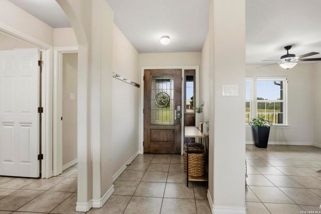 866 SEA WILLOW DR, Marion, TX 78124