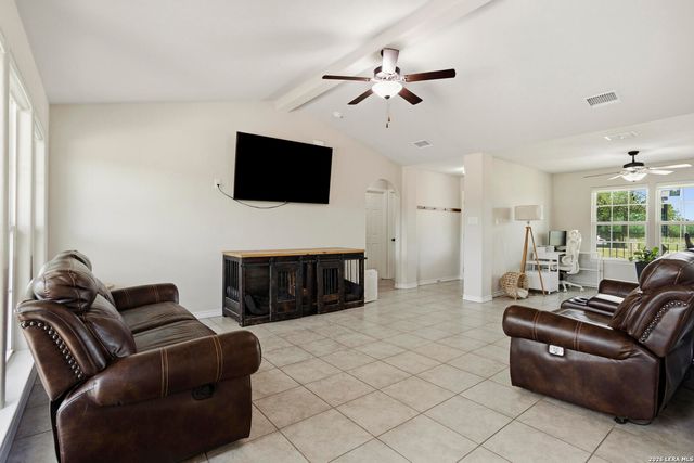 866 SEA WILLOW DR, Marion, TX 78124
