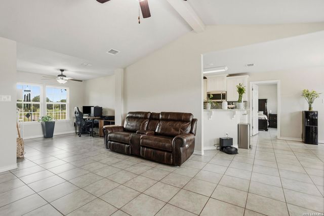 866 SEA WILLOW DR, Marion, TX 78124