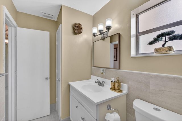 1827 Pinehurst Drive, West Palm Beach, FL 33407