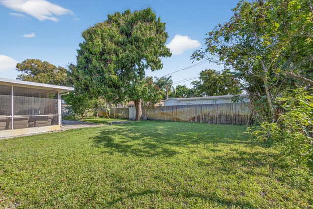 1827 Pinehurst Drive, West Palm Beach, FL 33407