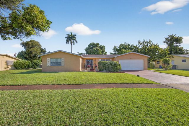 1827 Pinehurst Drive, West Palm Beach, FL 33407