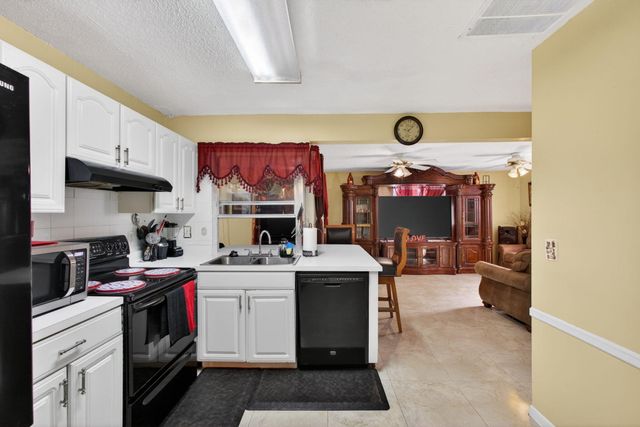 1827 Pinehurst Drive, West Palm Beach, FL 33407