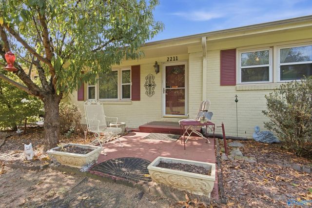 2211 Viscount Drive NW, Huntsville, AL 35810