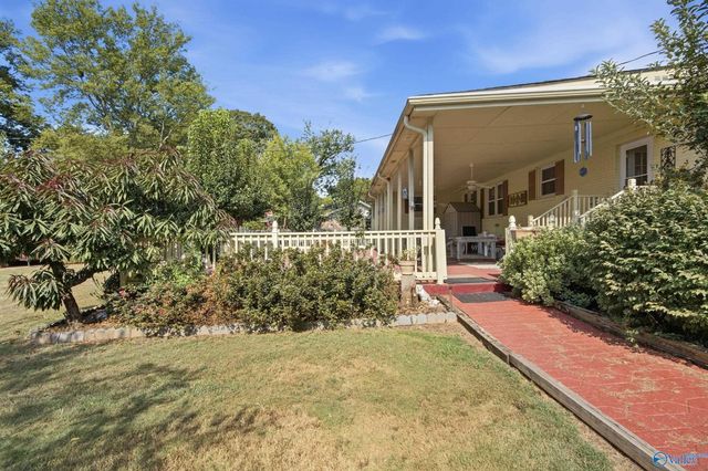 2211 Viscount Drive NW, Huntsville, AL 35810