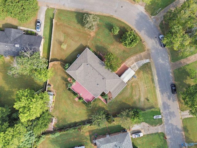 2211 Viscount Drive NW, Huntsville, AL 35810